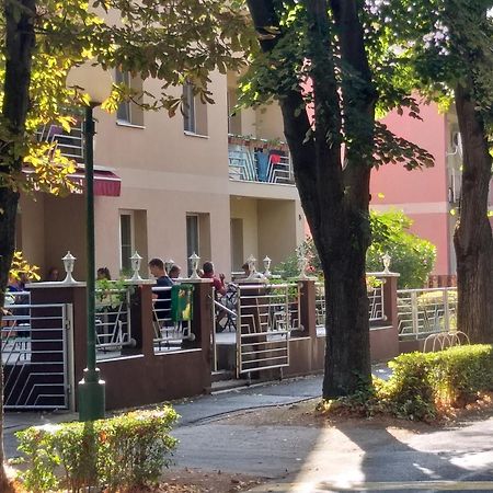Hotel Pavai Hajduszoboszlo Bagian luar foto