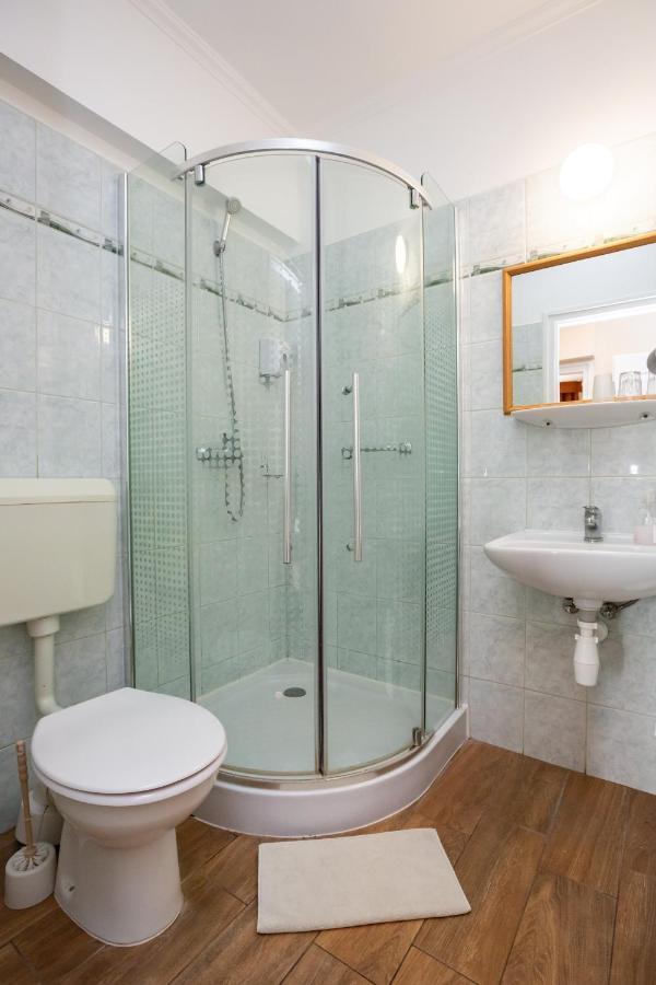 Hotel Pavai Hajduszoboszlo Bagian luar foto