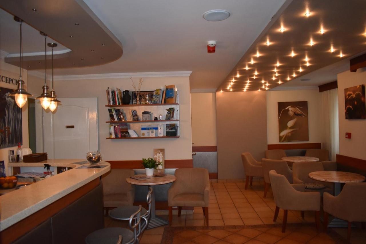 Hotel Pavai Hajduszoboszlo Bagian luar foto