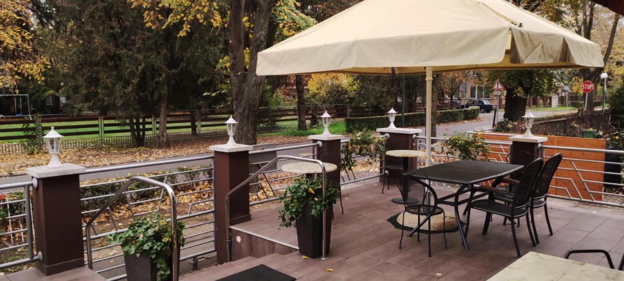 Hotel Pavai Hajduszoboszlo Bagian luar foto