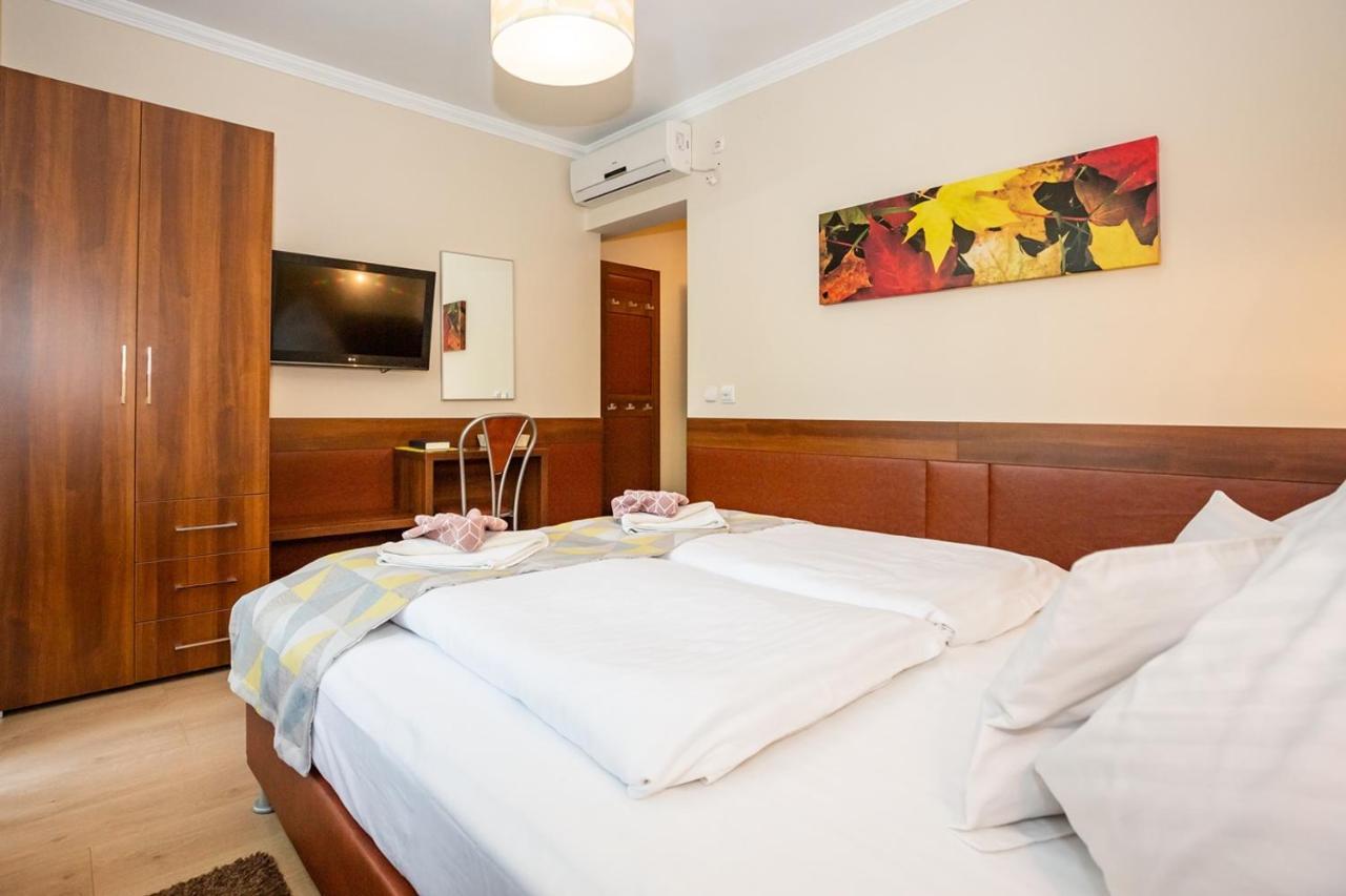 Hotel Pavai Hajduszoboszlo Bagian luar foto