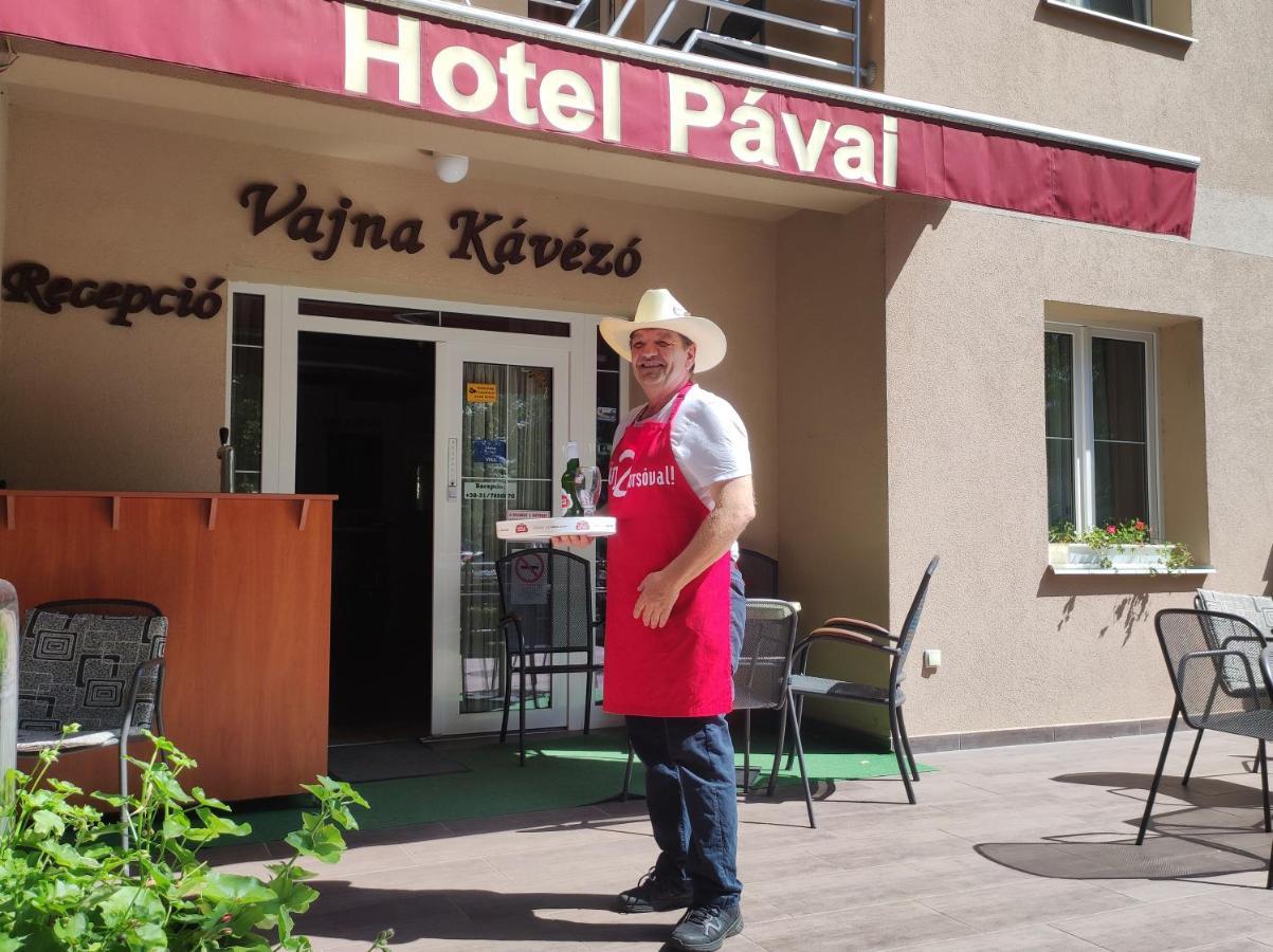 Hotel Pavai Hajduszoboszlo Bagian luar foto