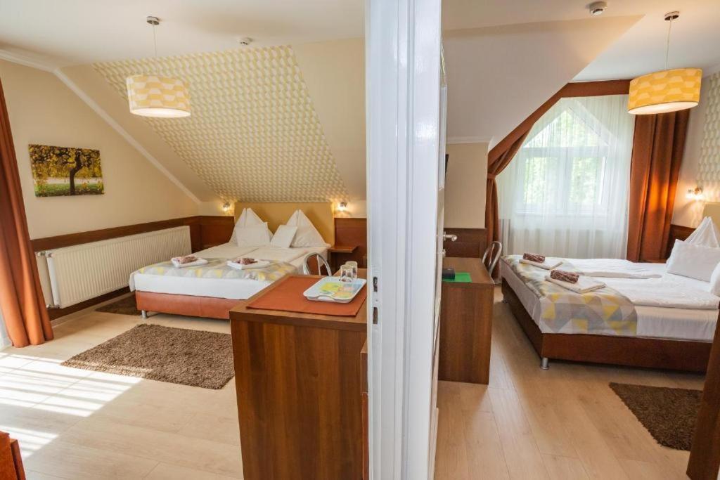 Hotel Pavai Hajduszoboszlo Bagian luar foto