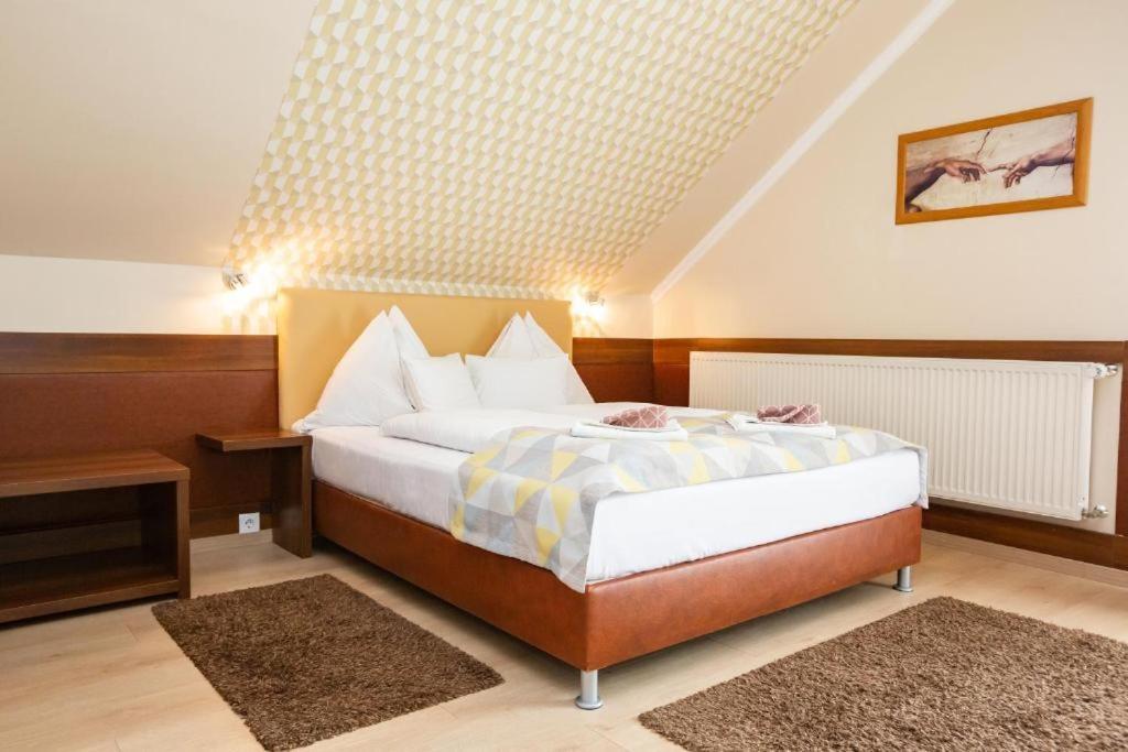 Hotel Pavai Hajduszoboszlo Bagian luar foto