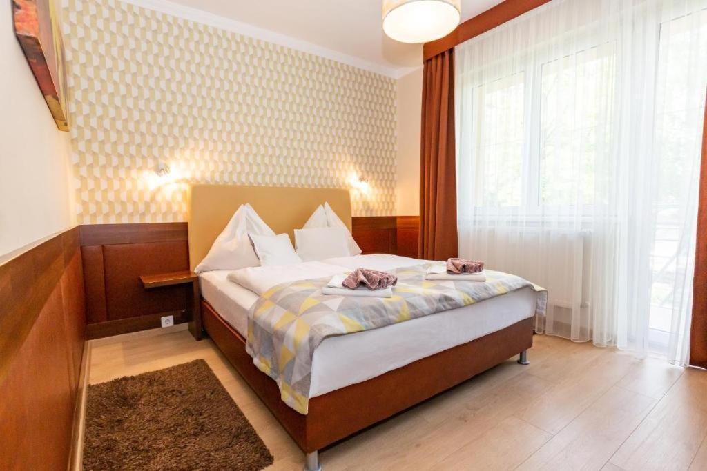 Hotel Pavai Hajduszoboszlo Bagian luar foto