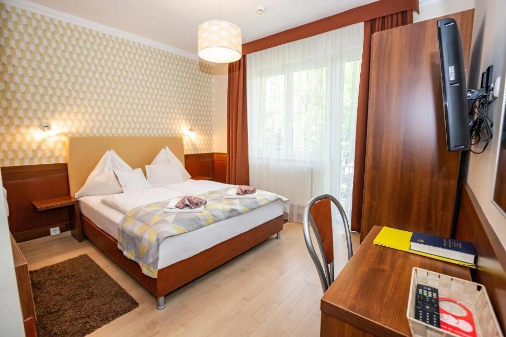 Hotel Pavai Hajduszoboszlo Bagian luar foto