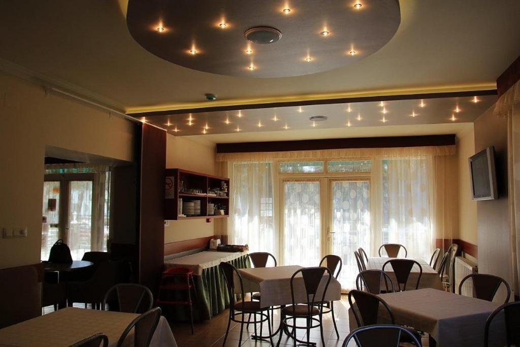 Hotel Pavai Hajduszoboszlo Bagian luar foto