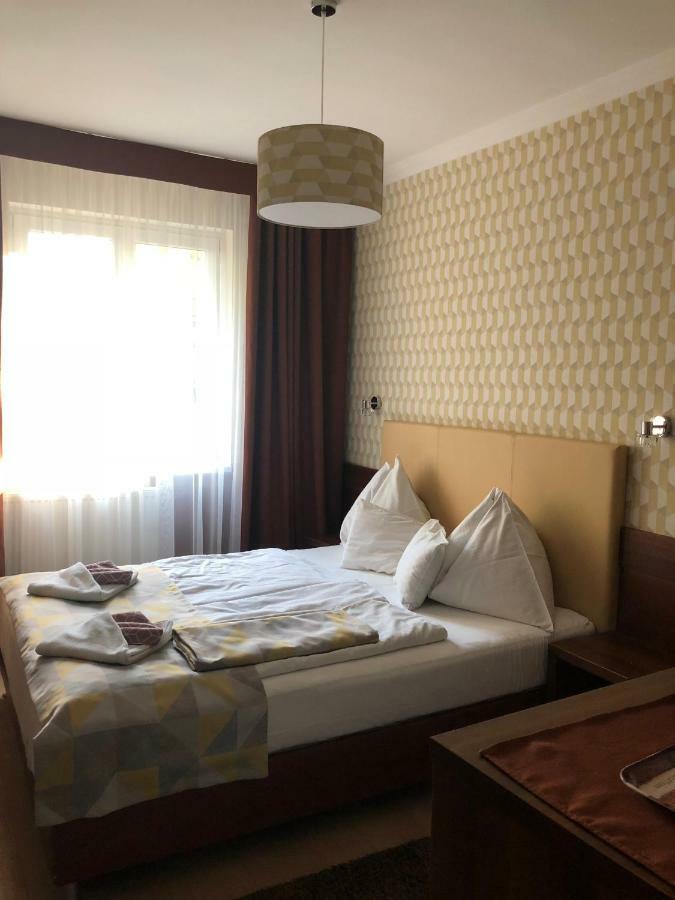 Hotel Pavai Hajduszoboszlo Bagian luar foto