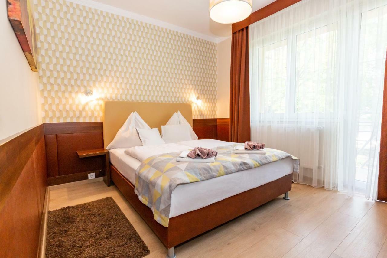 Hotel Pavai Hajduszoboszlo Bagian luar foto