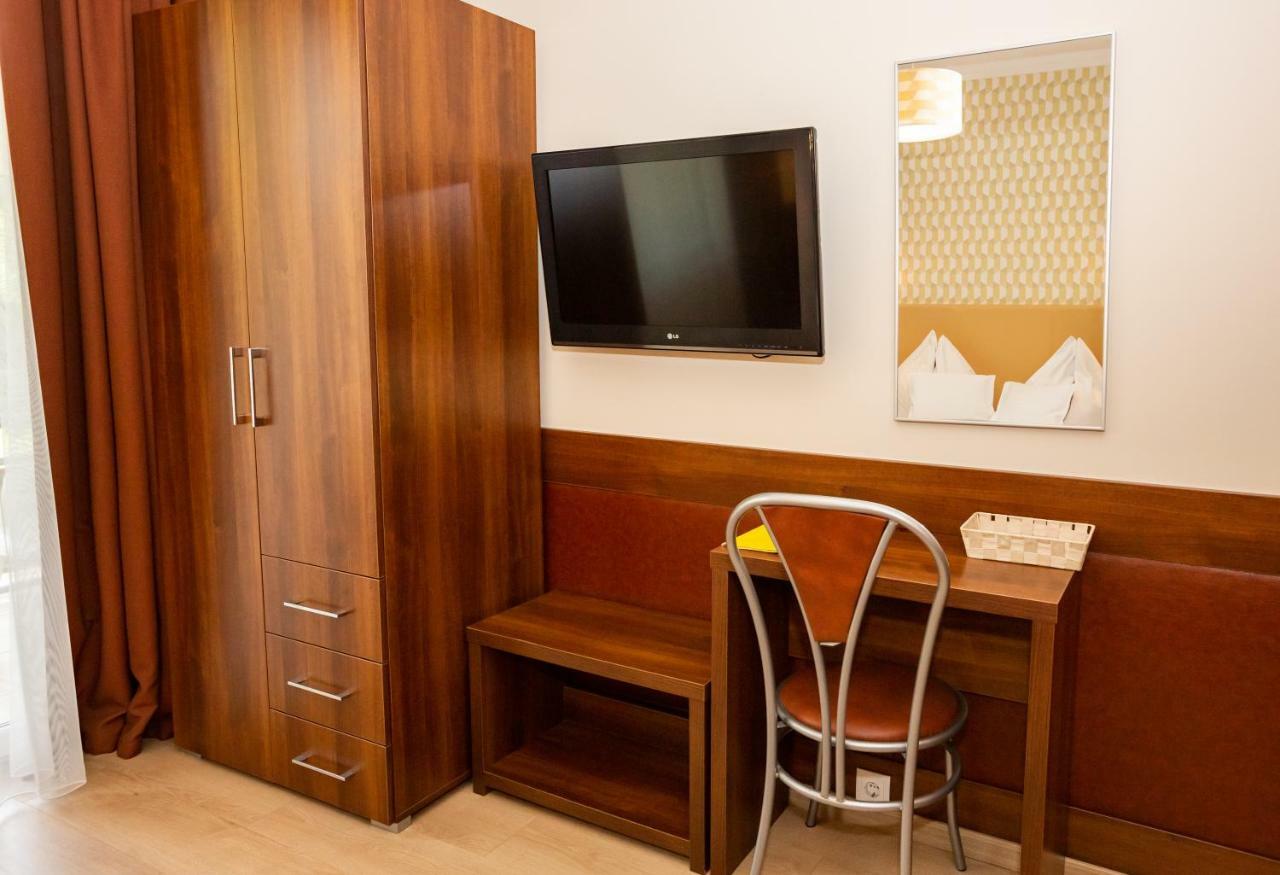 Hotel Pavai Hajduszoboszlo Bagian luar foto