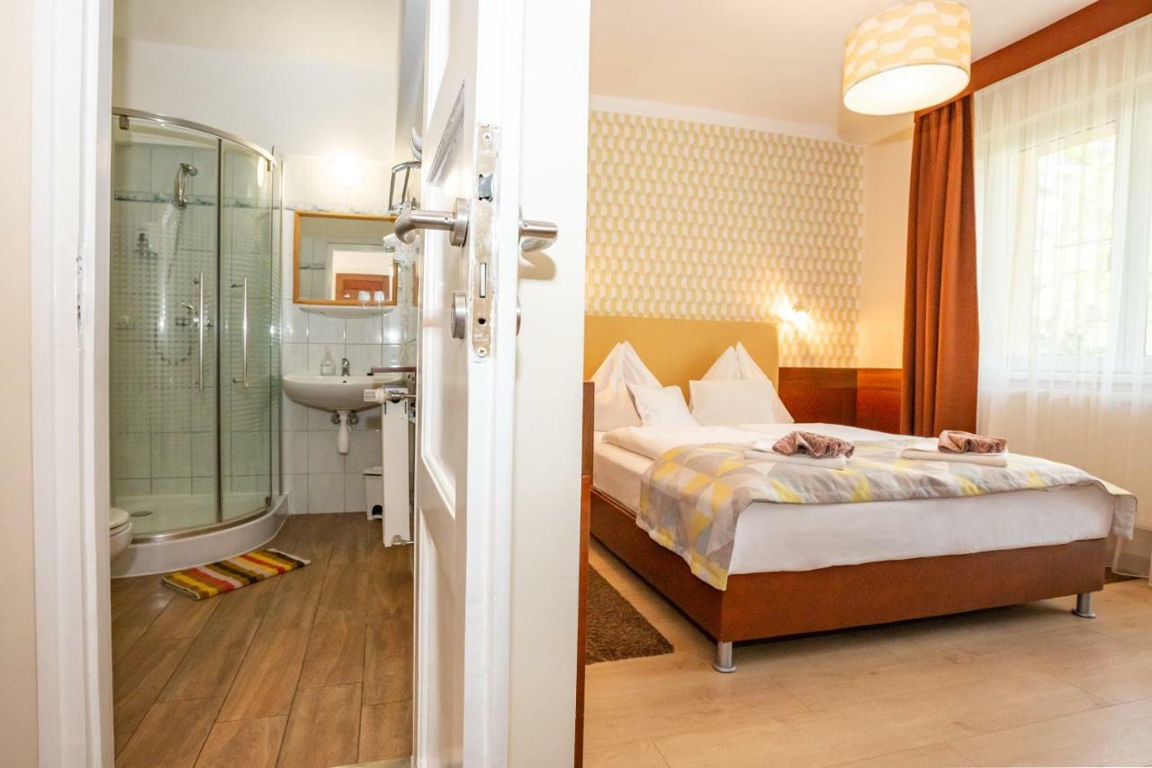Hotel Pavai Hajduszoboszlo Bagian luar foto