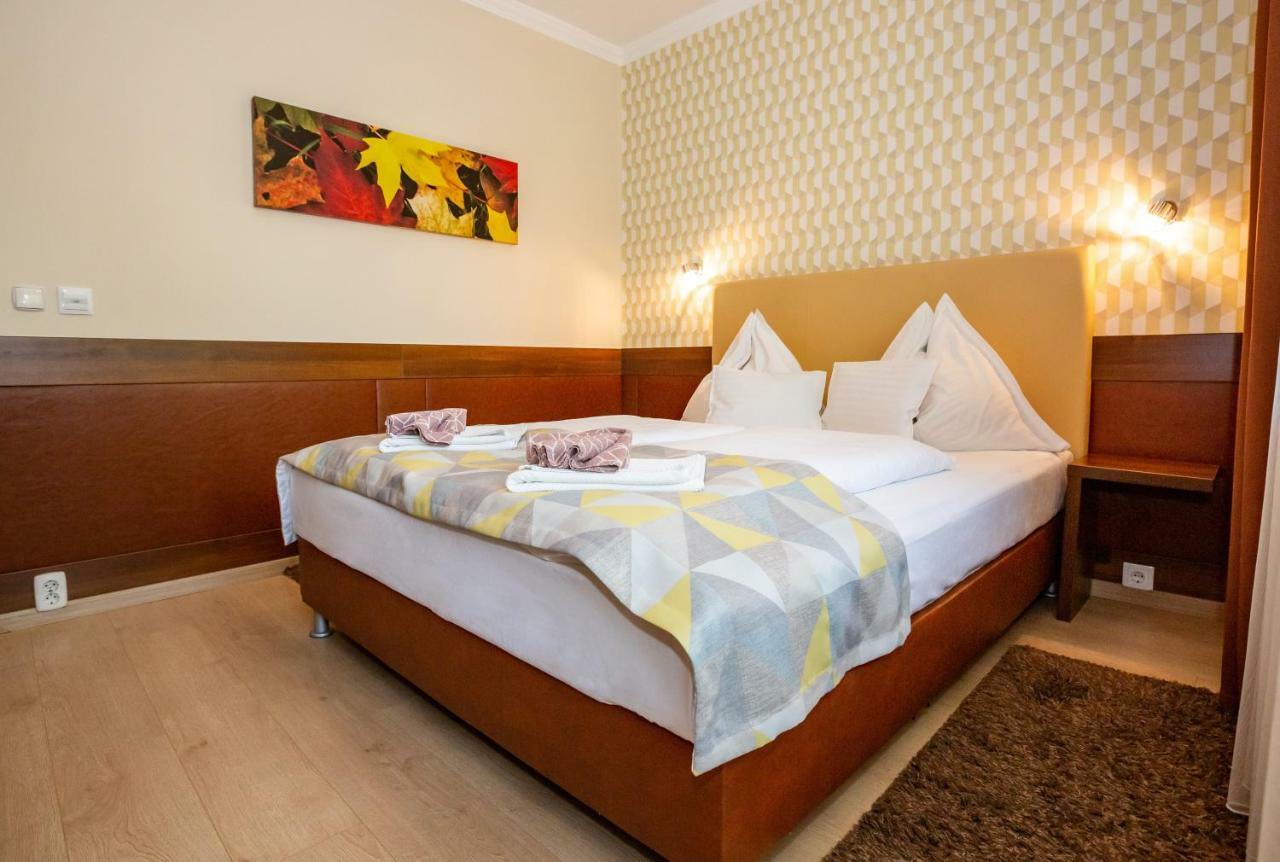 Hotel Pavai Hajduszoboszlo Bagian luar foto